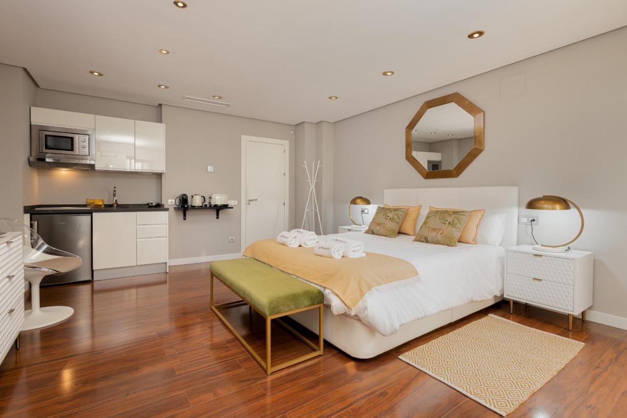 Apartamento C30 Deluxe Studio With Terrace Into Cathedral Square Málaga Exterior foto