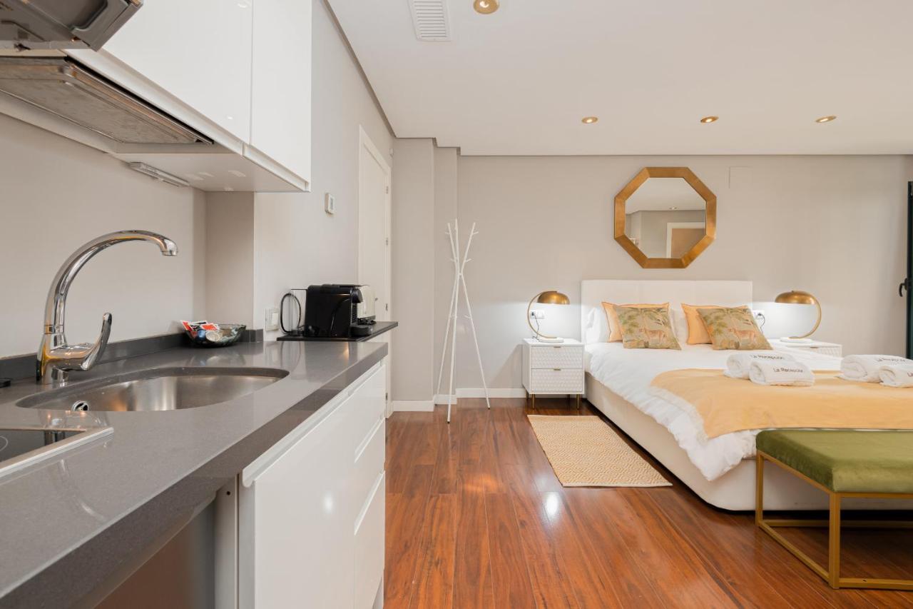 Apartamento C30 Deluxe Studio With Terrace Into Cathedral Square Málaga Exterior foto